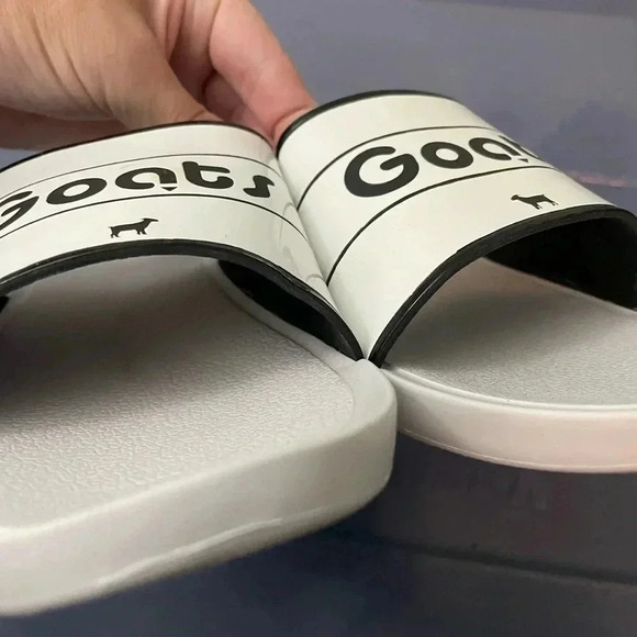 GOATS women’s size 8 The Slide white/Black Logo Slide Sandals - Picture 2 of 7